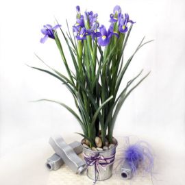 10 Blue iris table arrangement