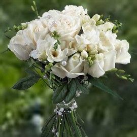 12 White Roses With Freesia Flowers Bouquet Delivery In Singapore 
