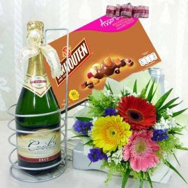 Champagne with VanHouten Chocolate & 3 Gerbera Handbouquet in Metal Wine holder