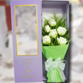 6 White Roses in Gift Box